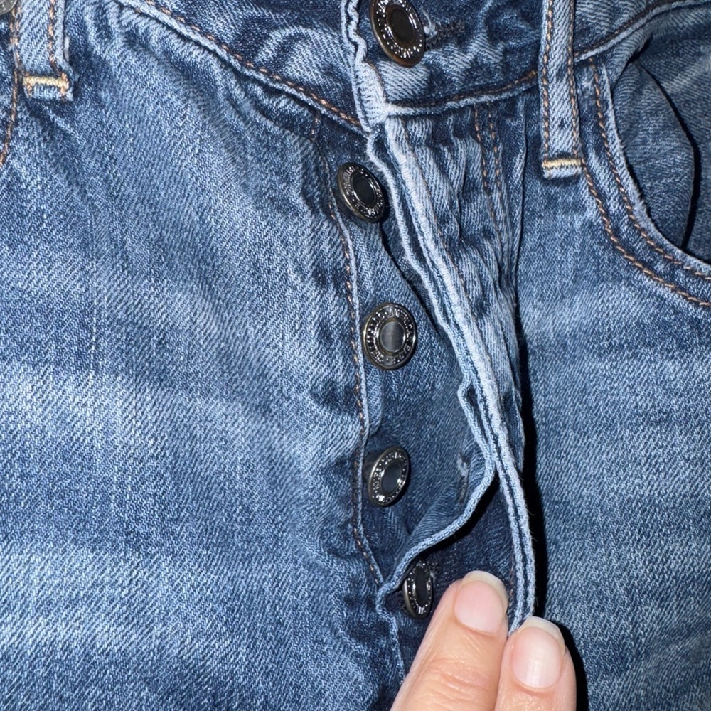 American Eagle Outfitters Distressed Jean Shorts - Picture 4 of 9